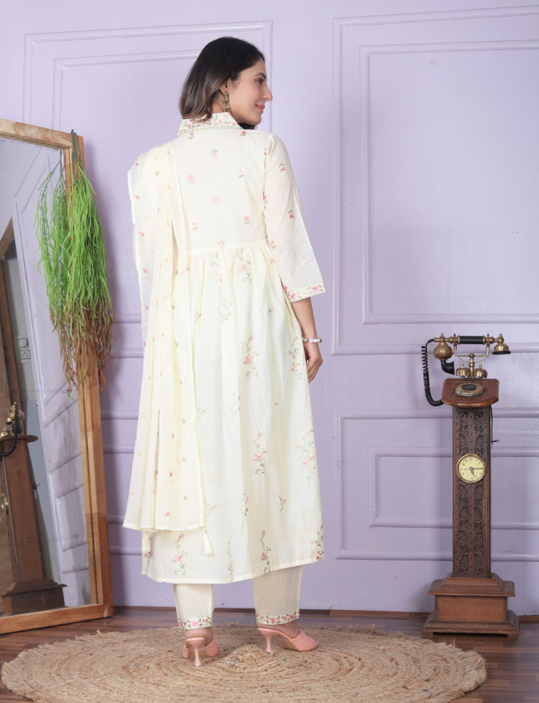 Shop Cream Cotton Dupatta Set Online | Vaanya Kurtis