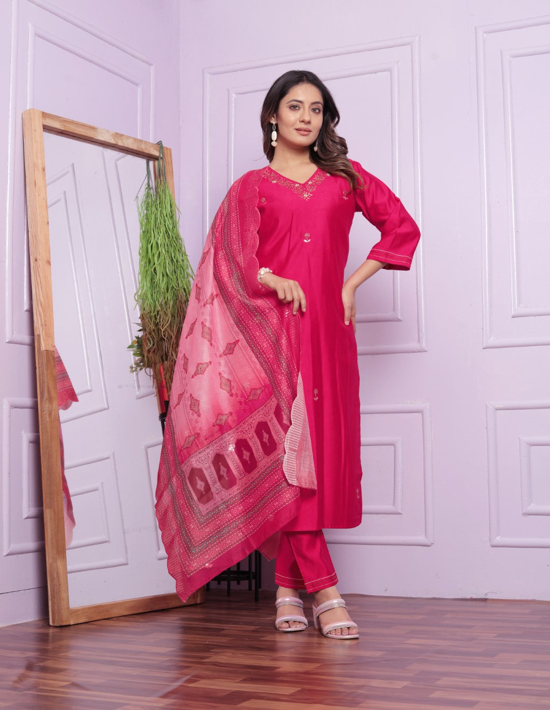 Buy V-Neck Muslin Kurti with Hand Work & Organza Dupatta