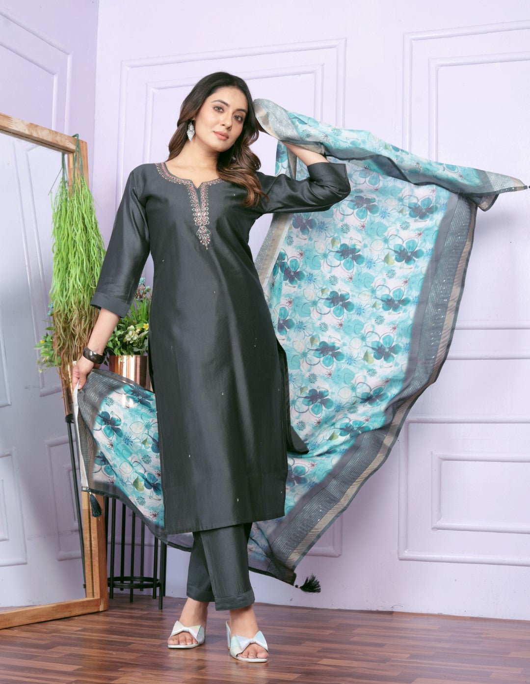 Buy Grey Fashionable Kurta Pant Set Online | Vaanya Kurtis