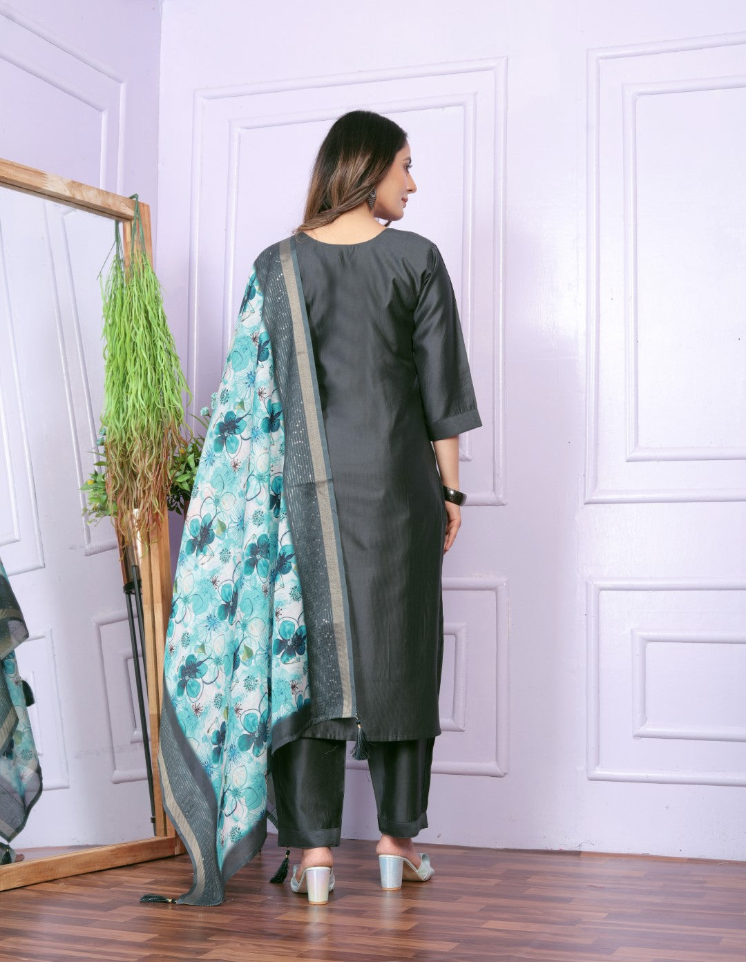 Buy Grey Fashionable Kurta Pant Set Online | Vaanya Kurtis