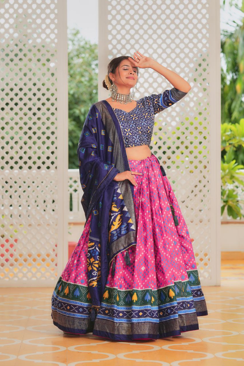 Buy Chic Pink Meenakari Lehanga Choli Set | Vaanya Kurtis