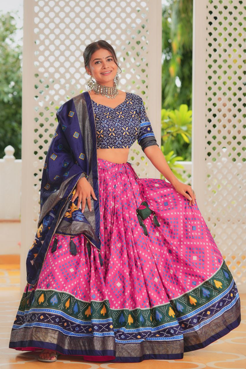 Buy Chic Pink Meenakari Lehanga Choli Set | Vaanya Kurtis